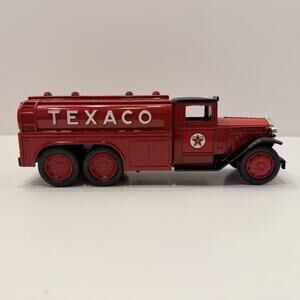 Ertl Texaco 1930 Diamond T 2 1/2 Ton Fuel Truck Die Cast Bank
